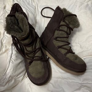 UGG Kids/woman small  Brown and Olive Boots shearling winter laces size 4 eu 34